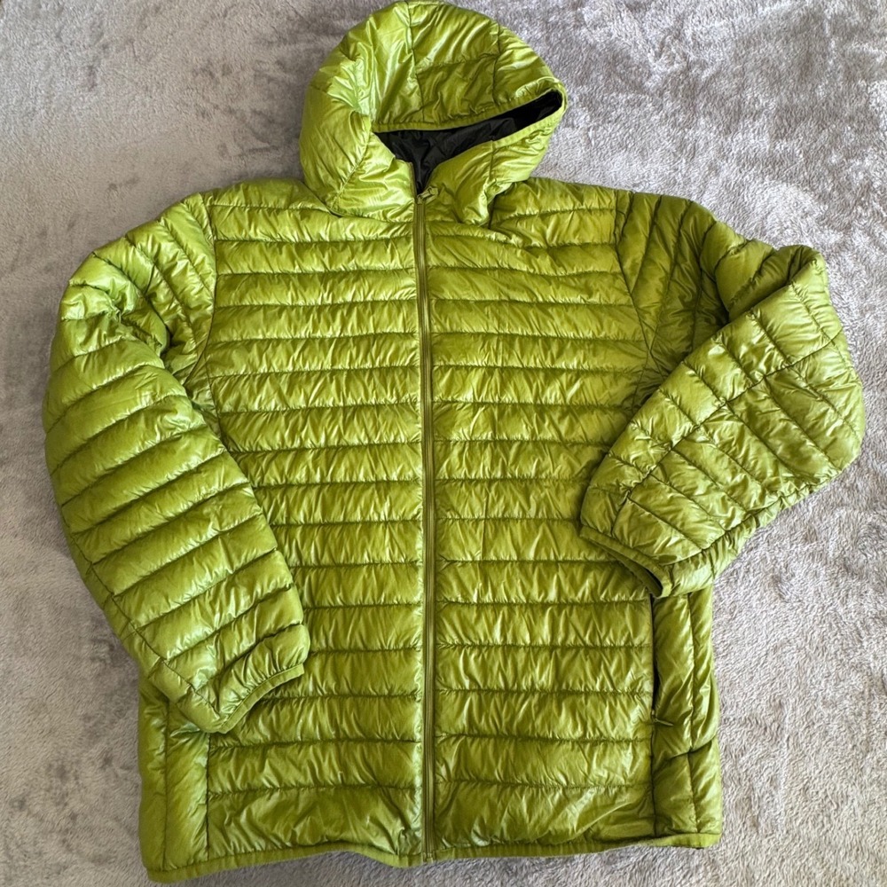 Uniqlo Ultra Light Down Mens XL Lime Green Hooded Puffer Jacket Packable Outdoor